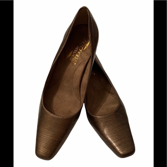 Aerosoles Heel Rest Shoes NWOT Size 6M - Picture 1 of 8
